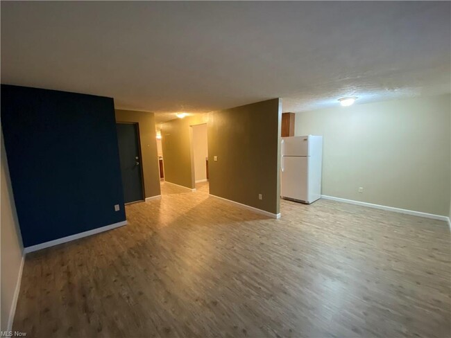Building Photo - 1175 N Elm St