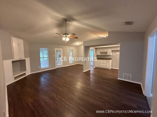 Foto del edificio - 6610 Westbury Ave
