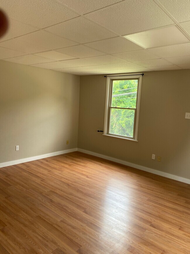 Building Photo - 143 Caldwell Ave