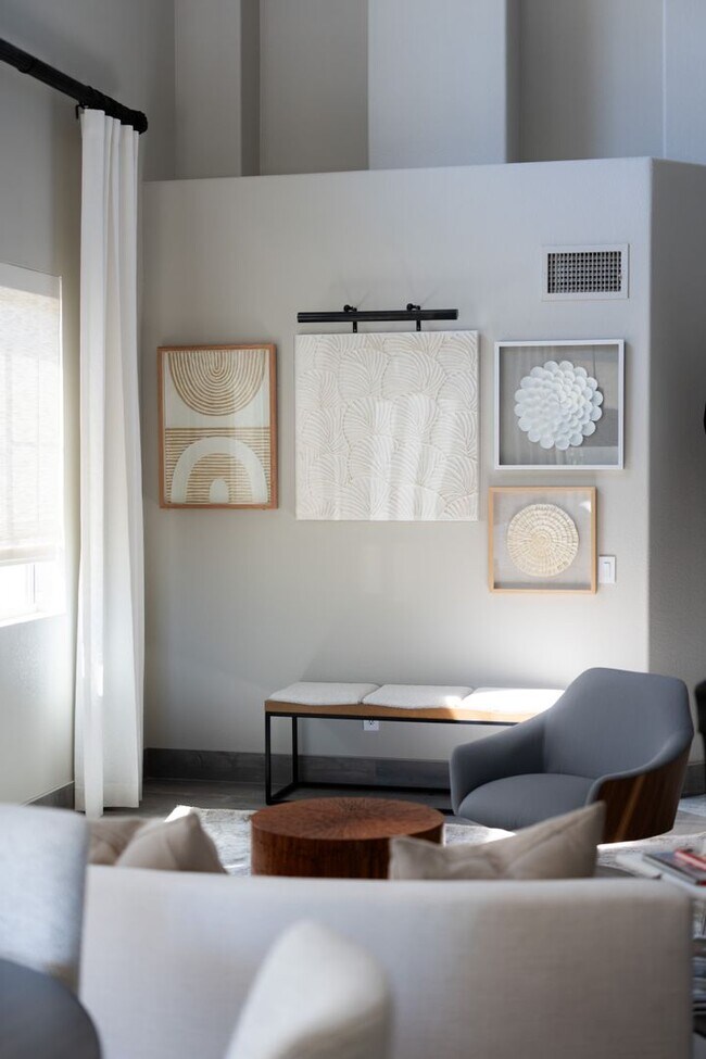 Foto del edificio - South Summerlin Fully Furnished 6 month lease + Upscale Executive Living