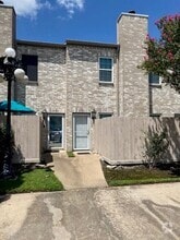 Building Photo - 2852 Holly Hall St