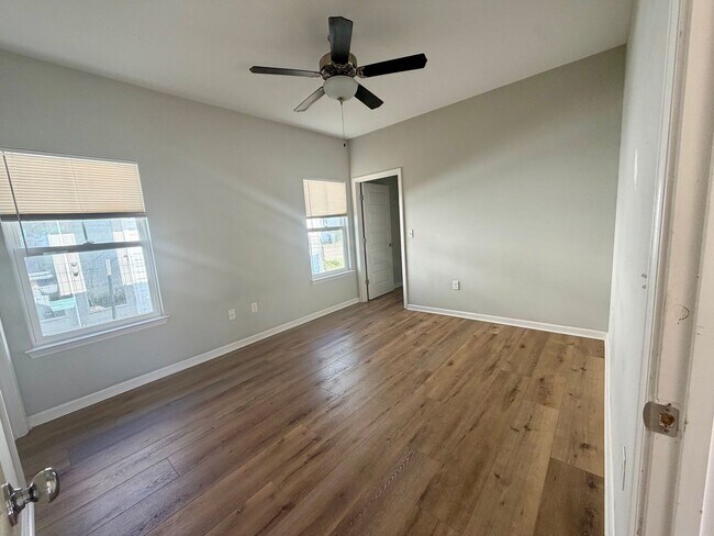 Foto del edificio - *** MOVE IN SPECIAL *** 3 BED 2 BATH