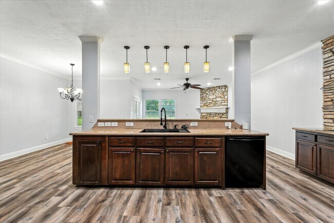 Building Photo - 232 County Rd 633