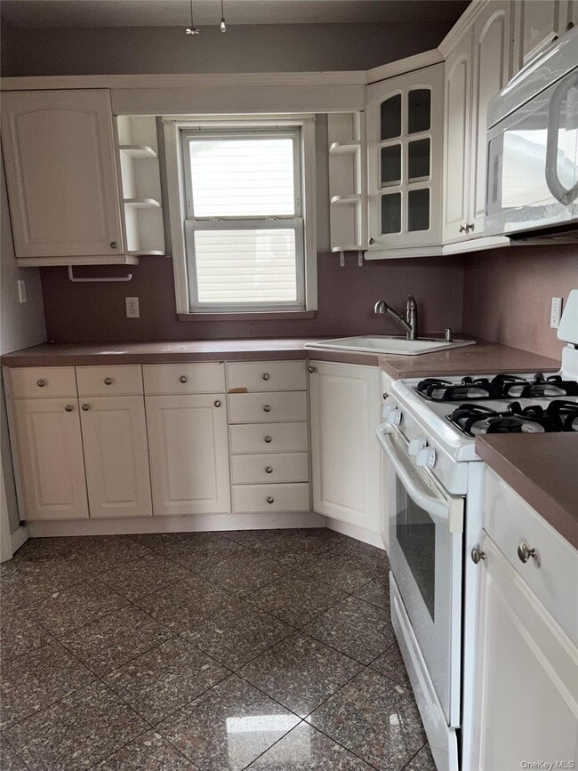 Building Photo - 456 Burkhard Ave