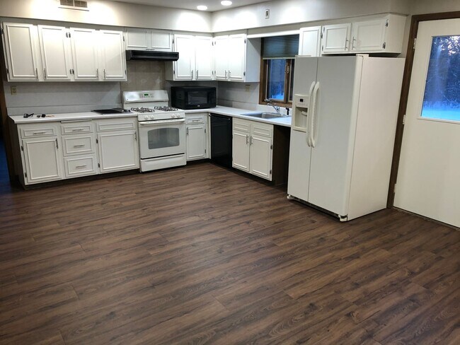 Foto del edificio - Recently Renovated 3-bedroom Home near Monk Botanical Gardens