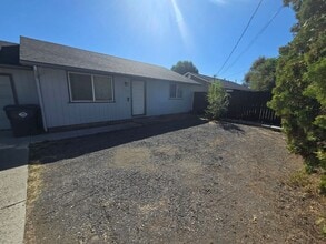 Building Photo - 2340 SW Salmon Ave
