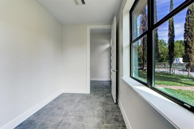 Building Photo - 3106 Eunice St