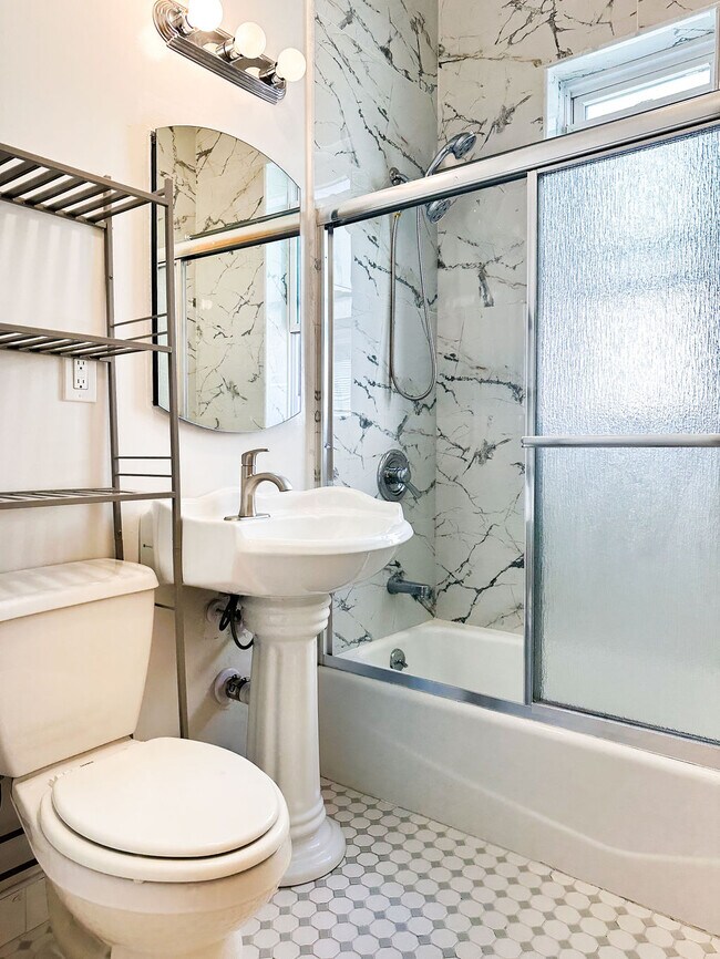 Foto del edificio - 2876 Randall Ave