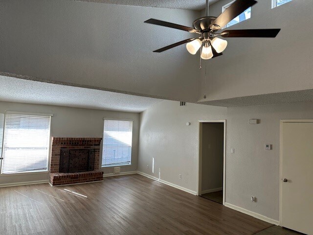 Building Photo - 23711 Farm Hill Dr