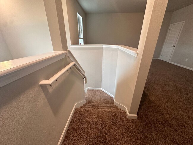 Building Photo - Beautiful Large Home in Sulphur!