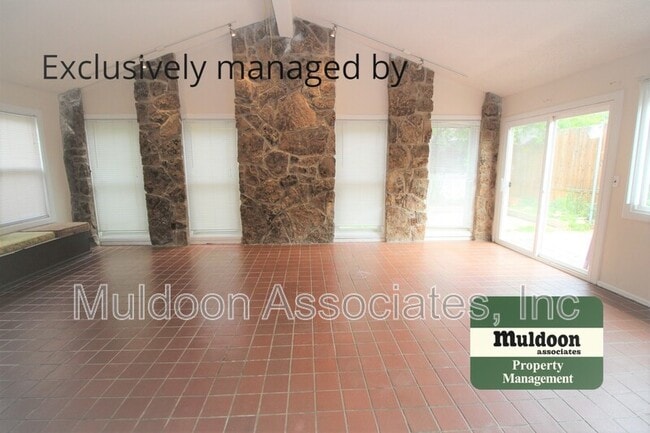 Foto del edificio - 3026 Drakestone Dr