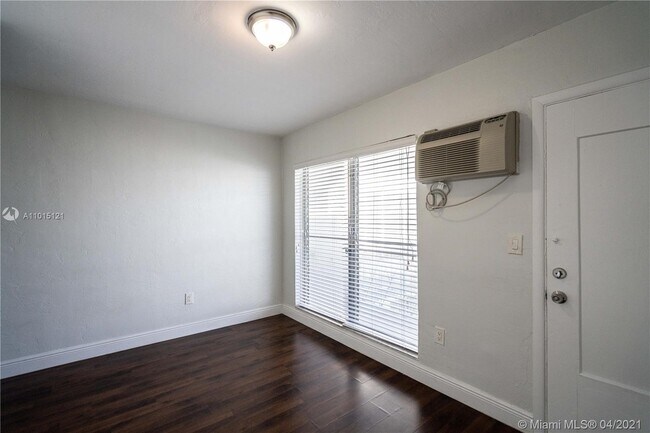 Foto del edificio - 7927 East Dr