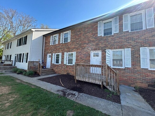 Foto del edificio - Spacious 3 bed Town Home!