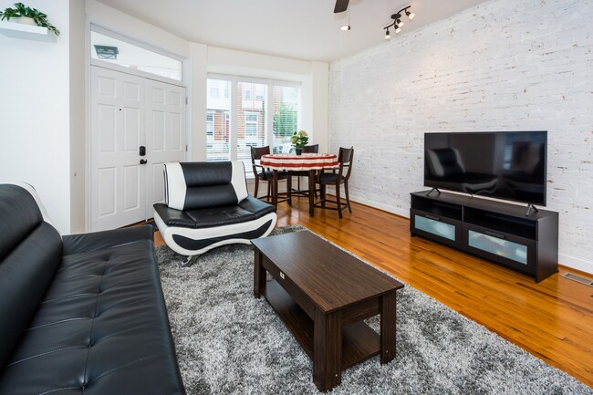 Building Photo - 600 S Linwood Ave