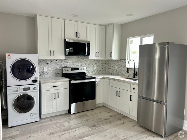 Building Photo - 5534 Santa Barbara Ave