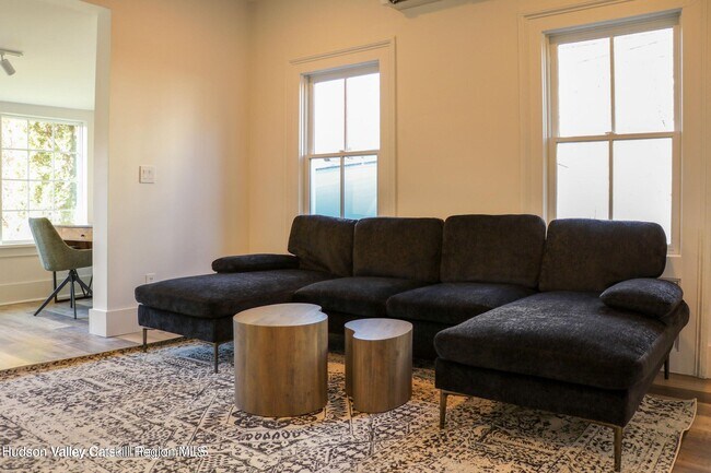 Building Photo - 18 Rock City Rd