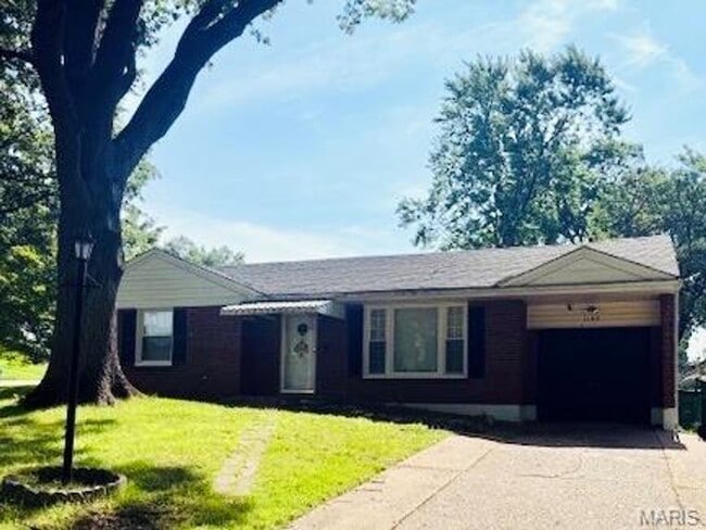 Building Photo - 1142 Bluegrass Dr
