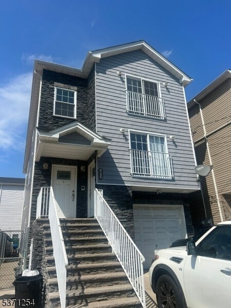 Primary Photo - 1019 E Grand St