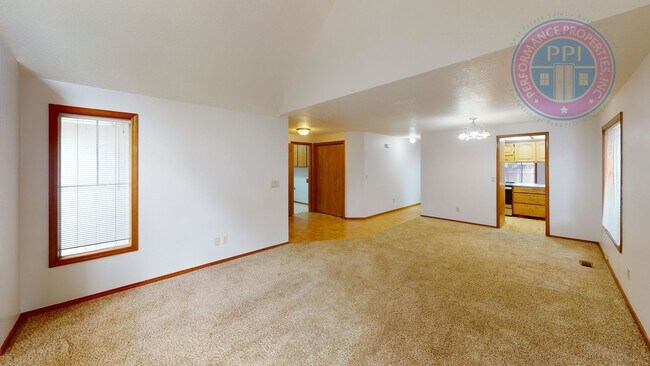 Building Photo - Single Level Ranch, Central Air, Large Yar...