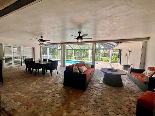 Building Photo - 16530 Lake Tree Dr