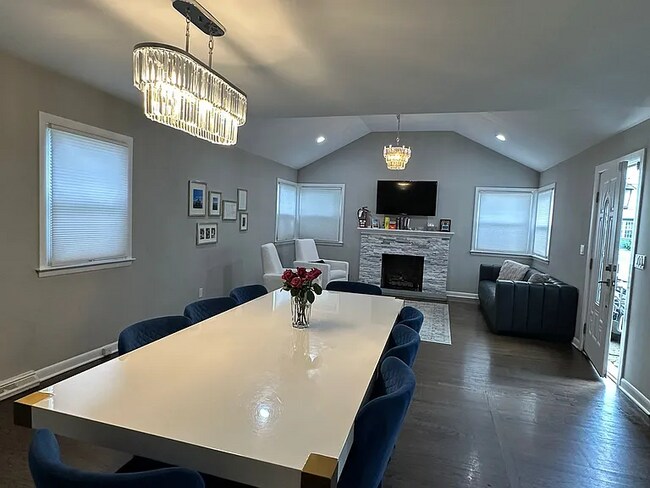 Foto del edificio - Furnished 4 Bedroom 2.5BA Home