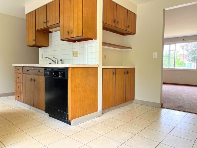 Building Photo - 33 Oakridge Dr