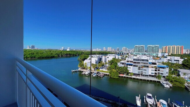 Foto del edificio - 400 Kings Point Dr