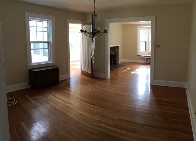 Building Photo - 569 Trinity Pl
