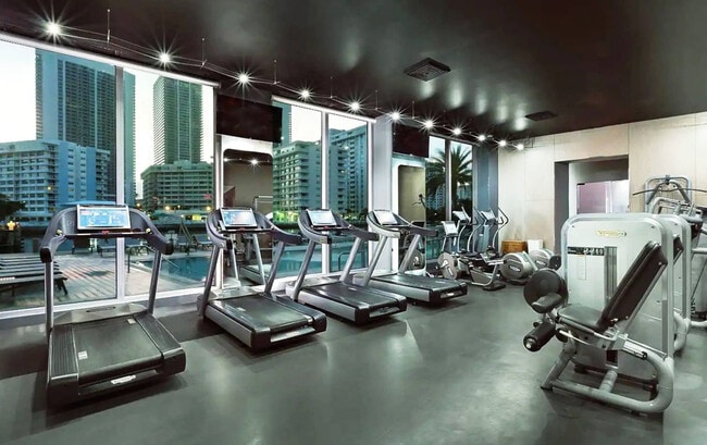 Building Photo - 2602 E Hallandale Beach Blvd