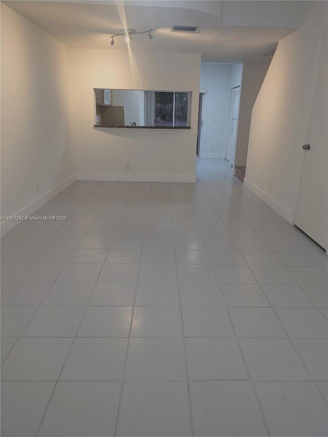 Foto del edificio - 16661 Hemingway Dr