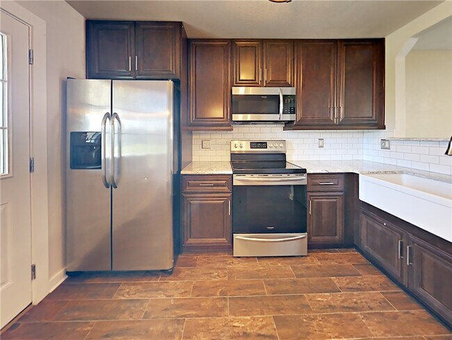 Building Photo - 2026 Castleberry Ridge