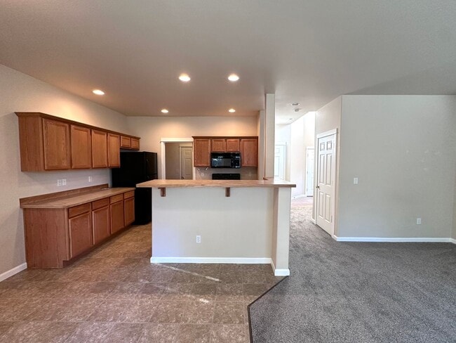 Building Photo - BEAUTIFUL 3 BEDROOM AND 2.5 BATHROOM TOWNHOUSE IN SOUTHWEST REDMOND!