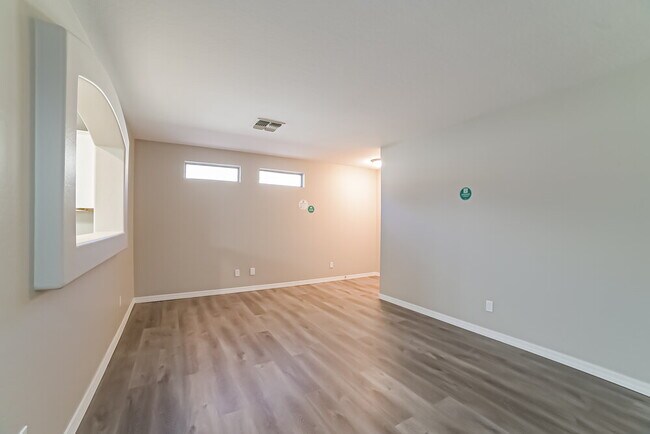 Building Photo - 12418 W Dreyfus Dr