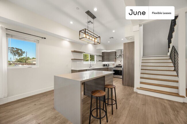 Foto del edificio - 5637 Riverton Ave