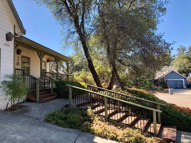 Foto del edificio - Large Home with RV access located in Auburn