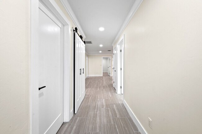 Foto del edificio - Naples Park - 3 Bedroom, 2 Bathroom - Annual Rental