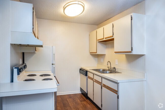 2BR, 1BA - 824SF - Country Club Apartments