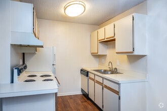 2BR, 1BA - 824SF - Country Club Apartments