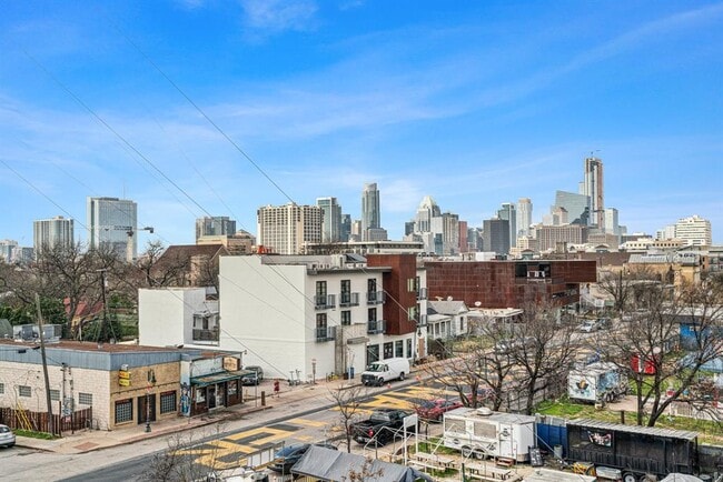 Building Photo - 1200 E 11th St