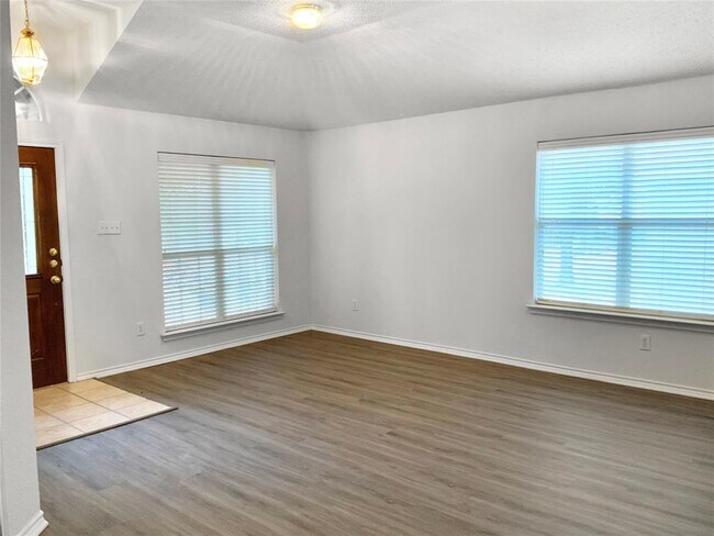Building Photo - 1616 Fern Dr