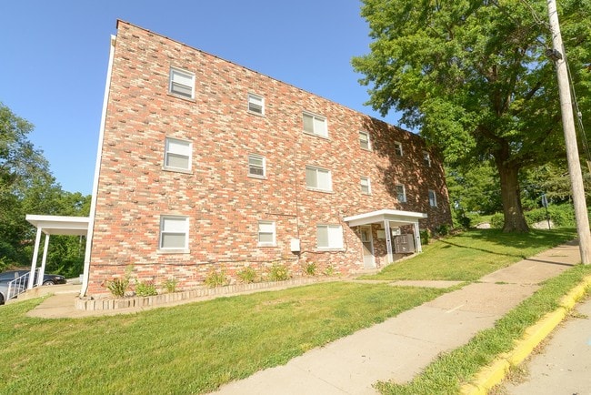 Building Photo - 3550 Country Club Dr