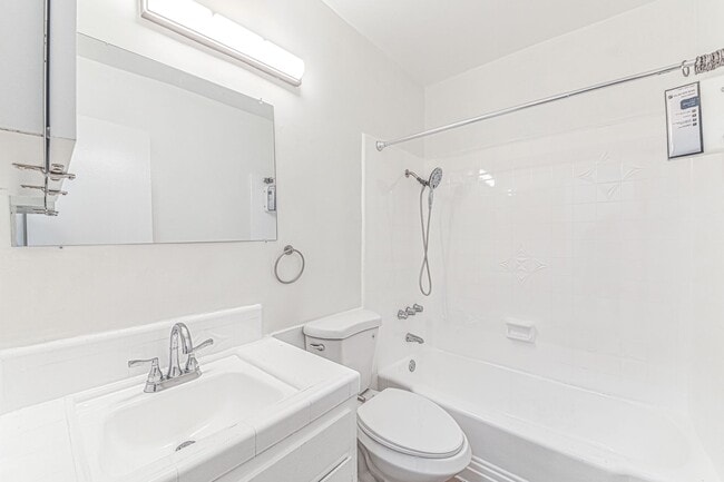 Building Photo - 5005 August St