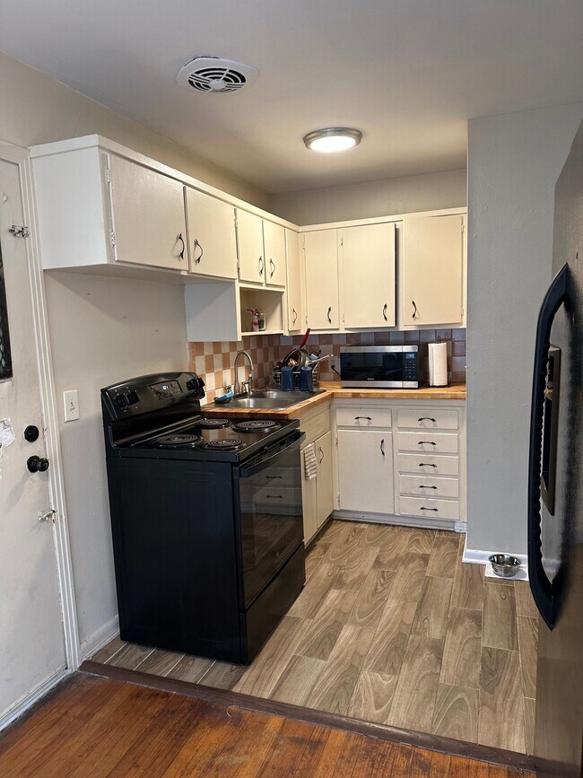 Building Photo - 5803 Poitier Dr