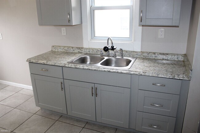Building Photo - 3 br, 1 bath House - 26904 Dartmouth St