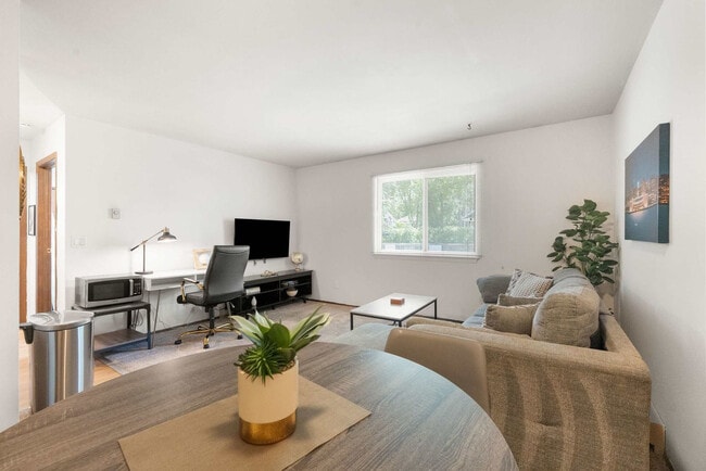 Building Photo - 2601 University Ave