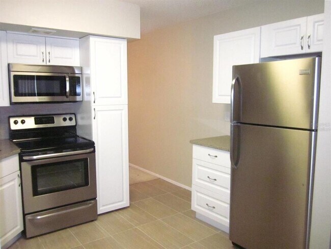 Foto del edificio - 2456 Ecuadorian Way