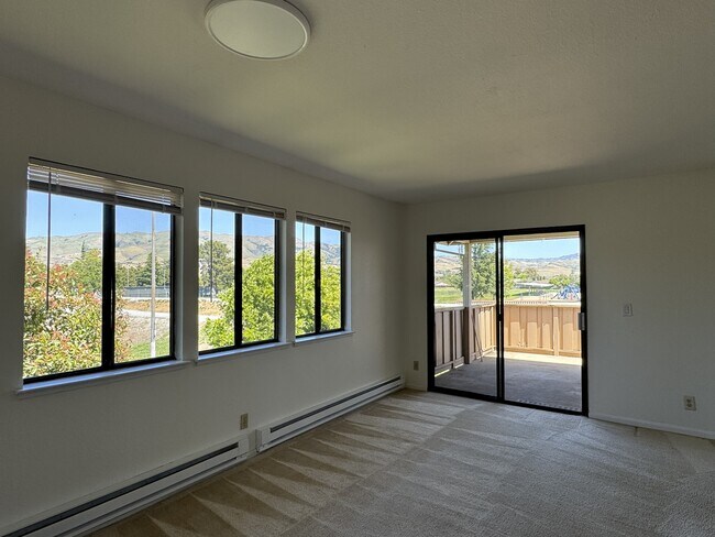 Building Photo - 832 N Abbott Ave