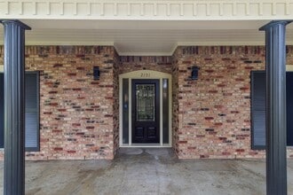 Building Photo - 2101 Lamar Dr