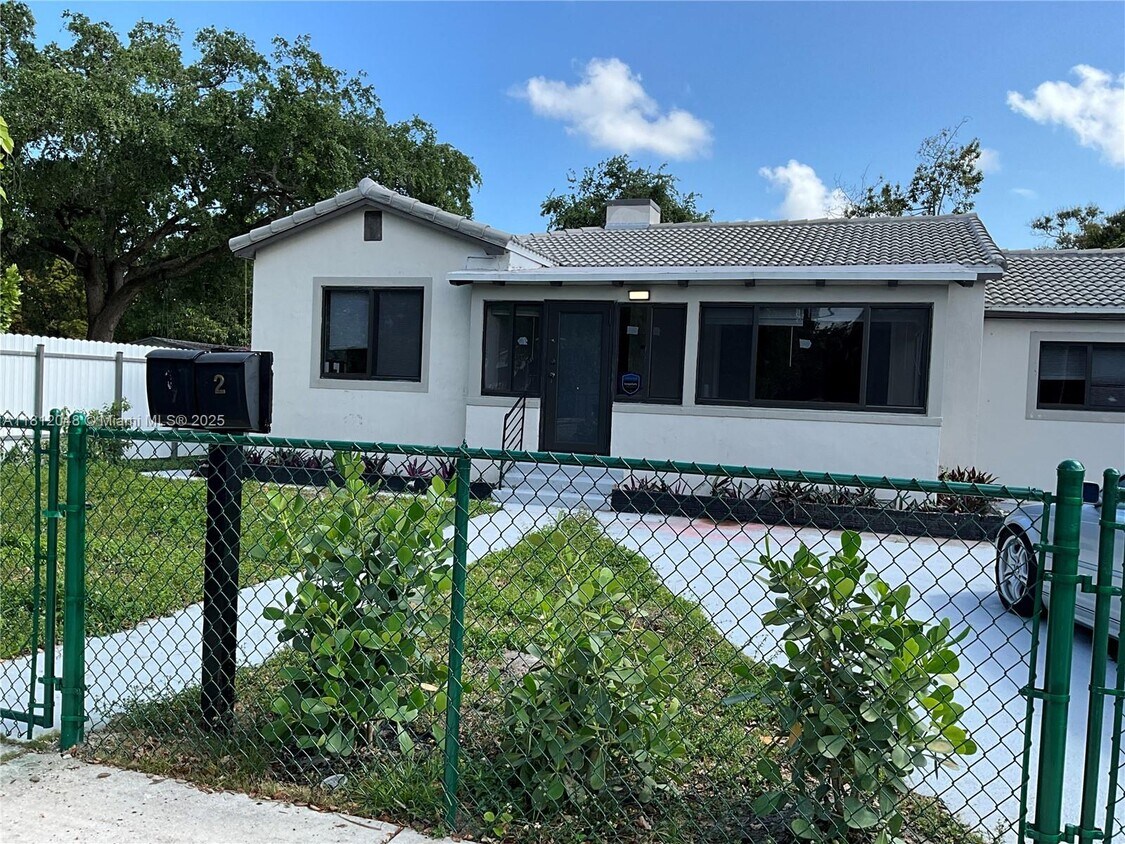 Foto principal - 418 NW 48th St