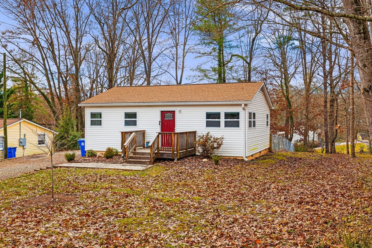 Foto principal - Newly Remodeled 2-Bedroom Home in West Ash...